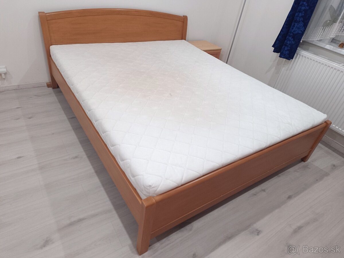 Manželská posteľ z masívu s roštom a matracom 220x180