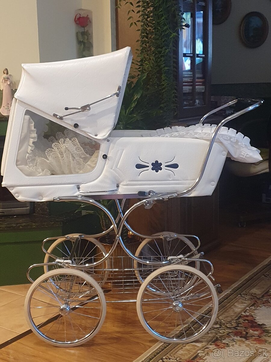 Okienkový kočík zn. Stegner.