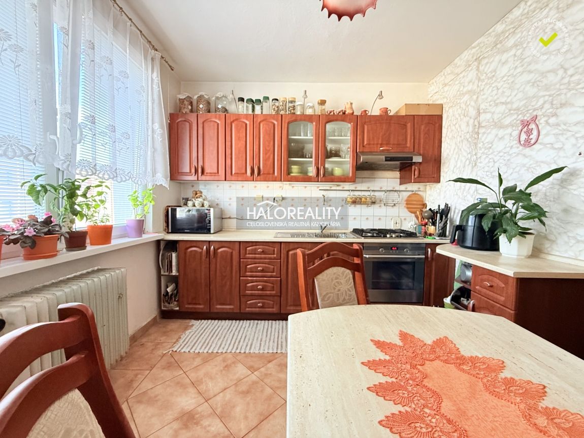 HALO reality - Predaj, trojizbový byt Lehota pod Vtáčnikom,