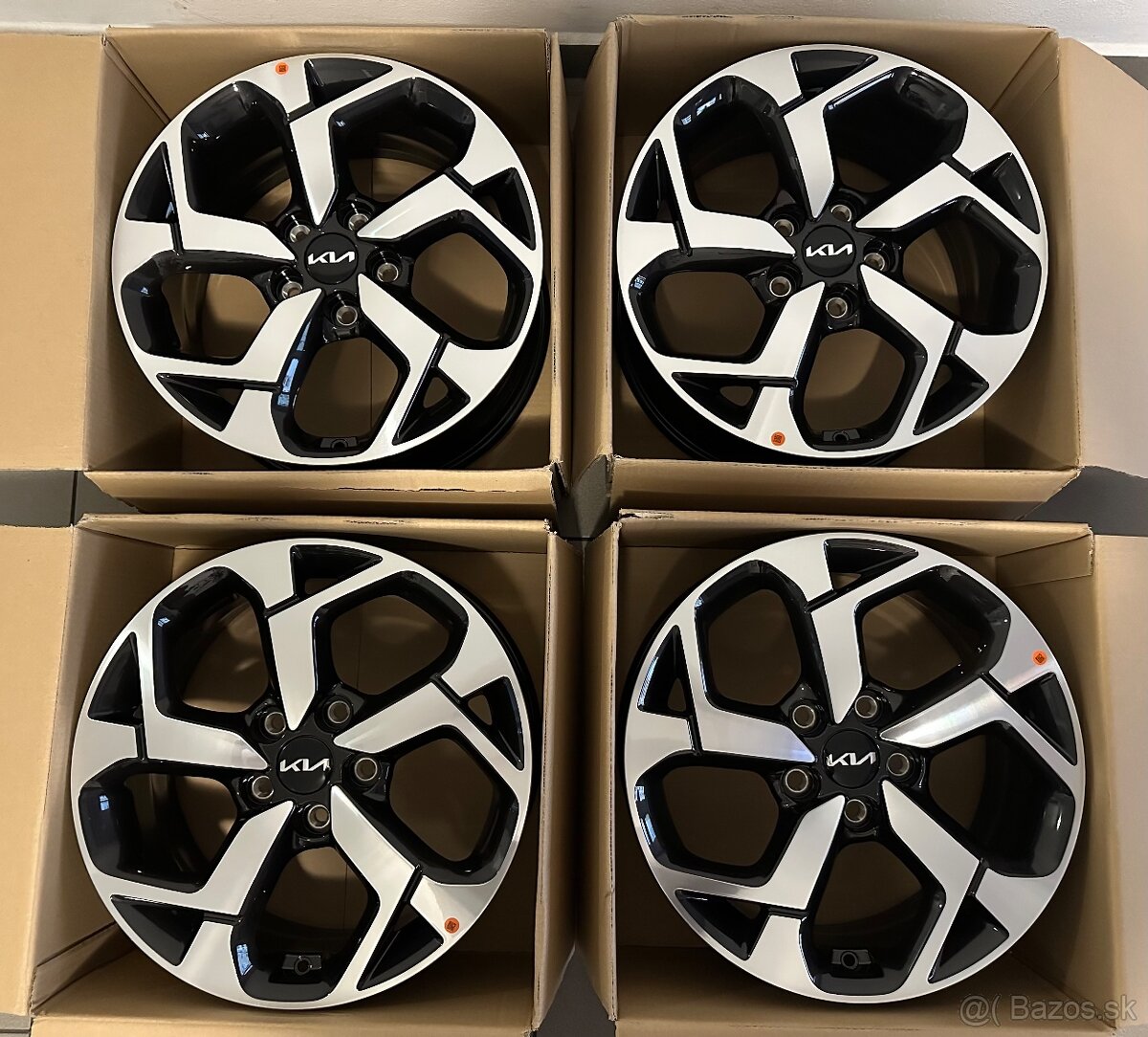 Nové Originál elektrony ®KIA Sportage R17 5x114,3