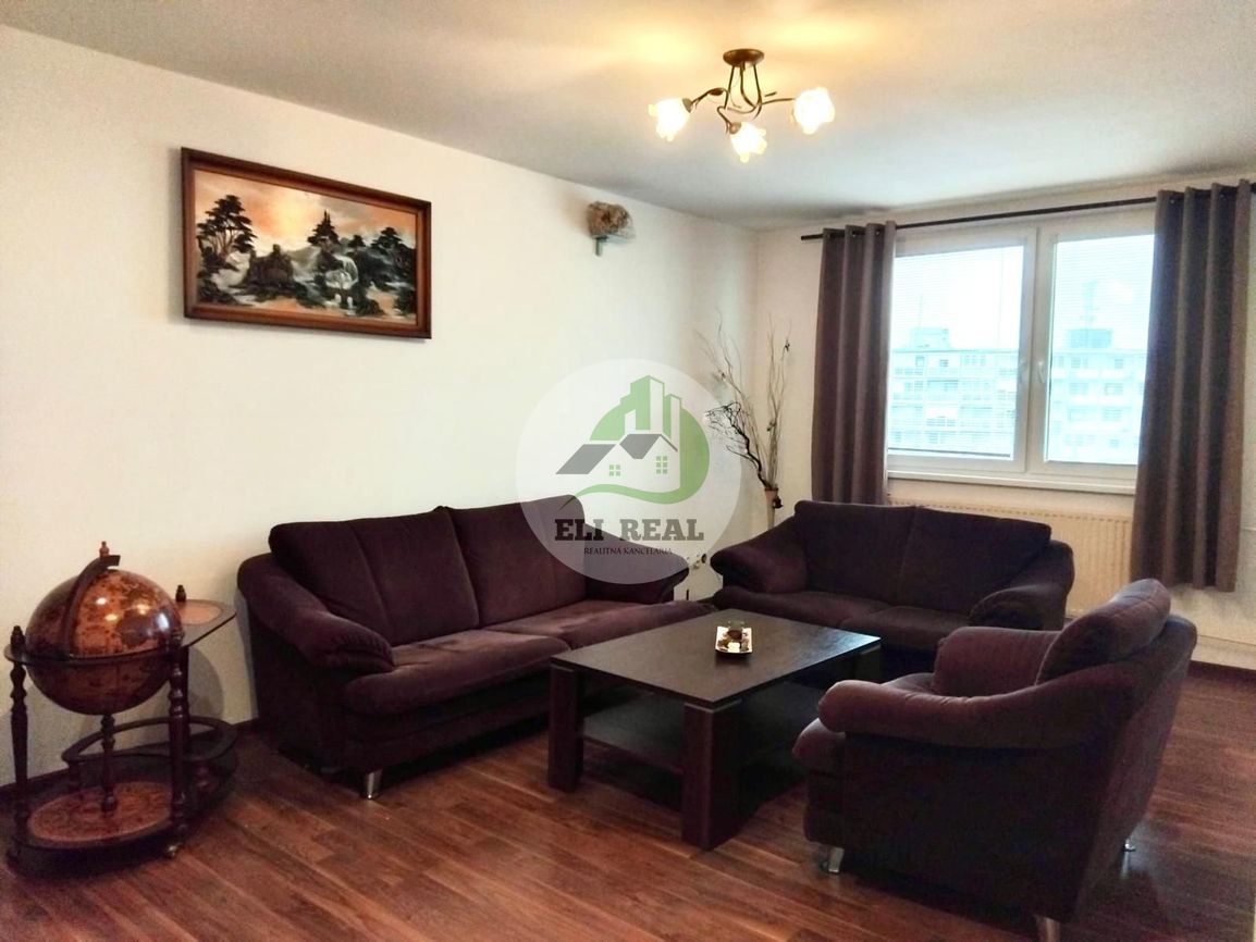 Na predaj štýlový 3 izbový byt s balkónom - ul. SNP, Sečovce