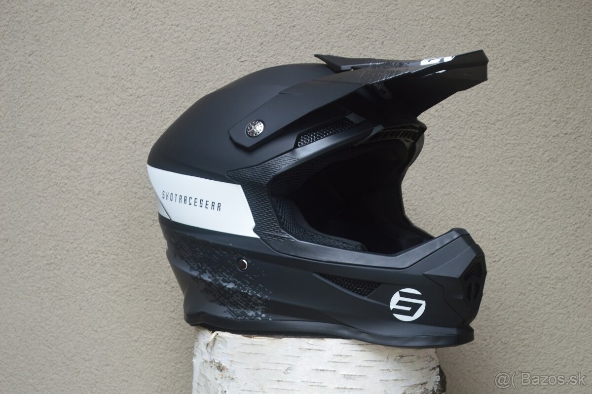 prilba okuliare čierno sivá mat shot