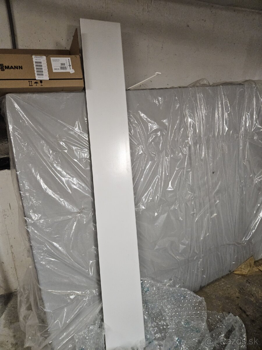 Plastový parapet biely