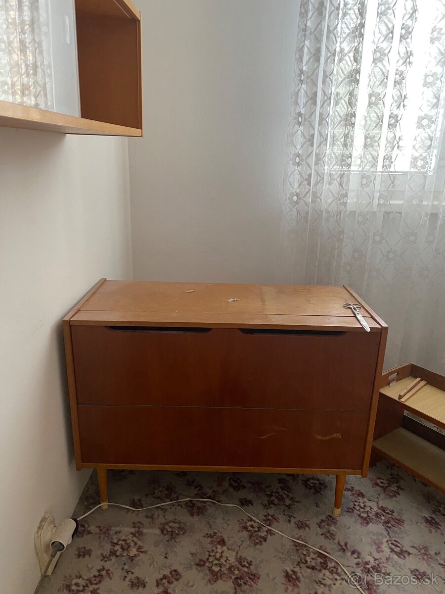 Starý nábytok
