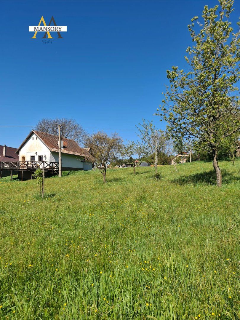Na predaj rodinný dom s pozemkom 3228 m2 v obci Podkriváň