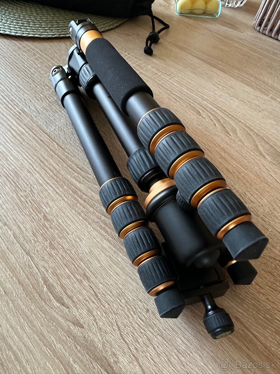 Predám Fotografický statív
