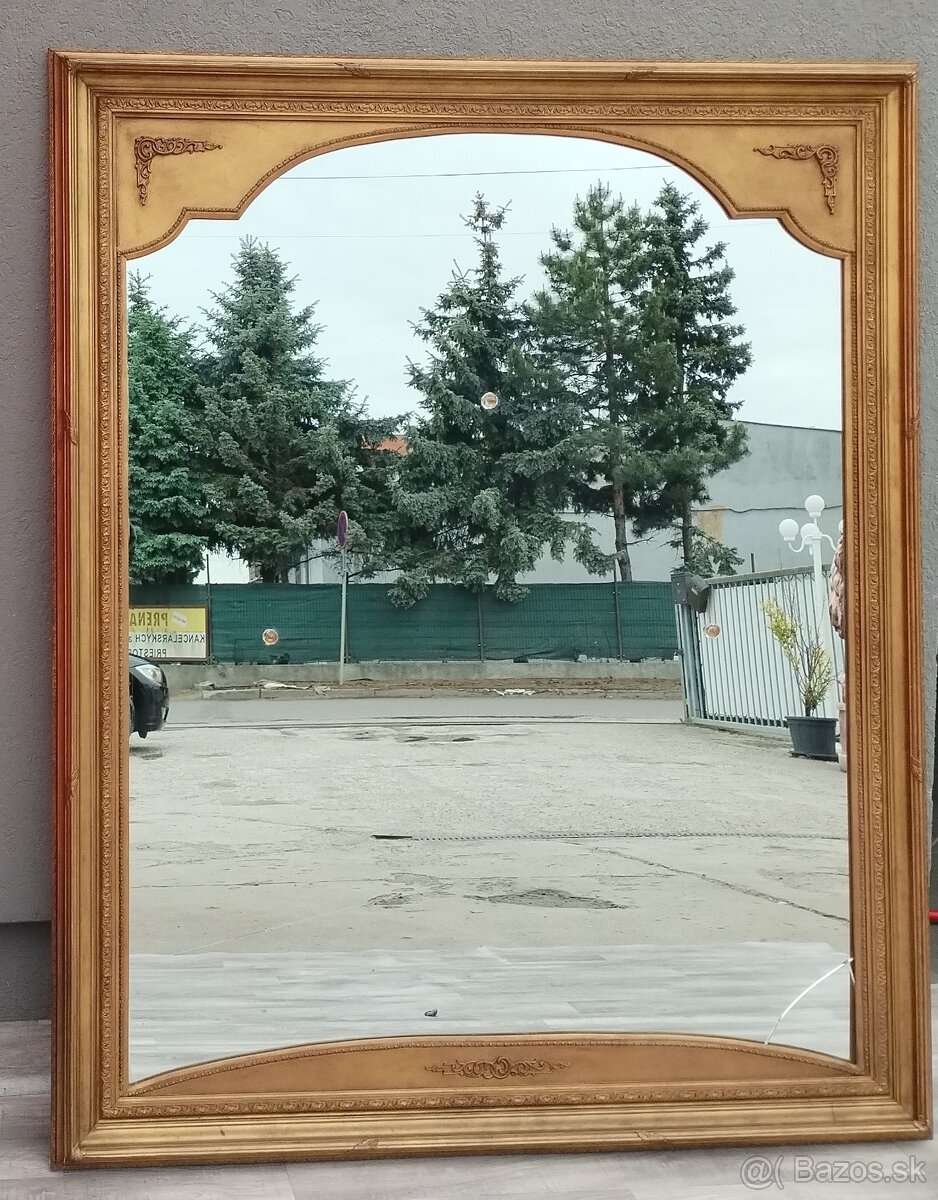 Zrkadlo so zlatým rámom XL.
