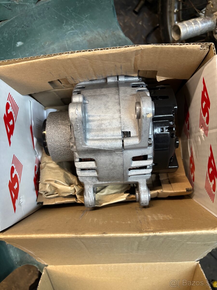 Alternátor Audi a4 b8