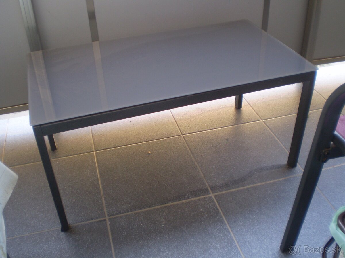 stolík