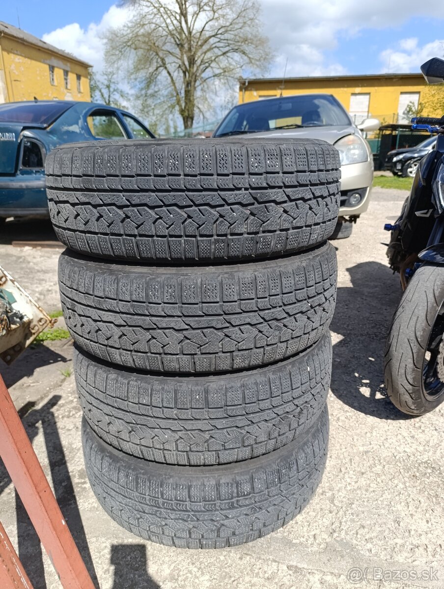 235/60 r18 107H Zimne Kumho