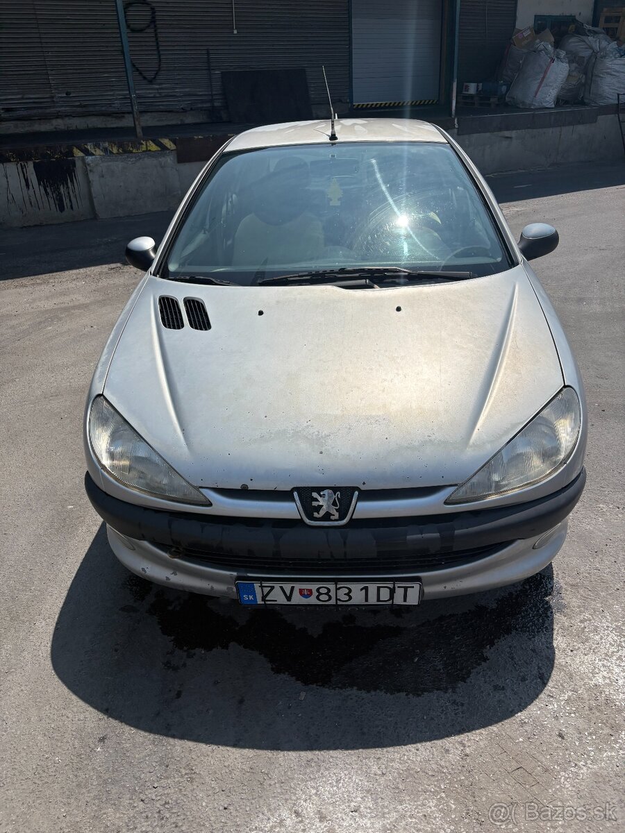 Predám Peugeot 206 1.6 BENZÍN r.v. 2000
