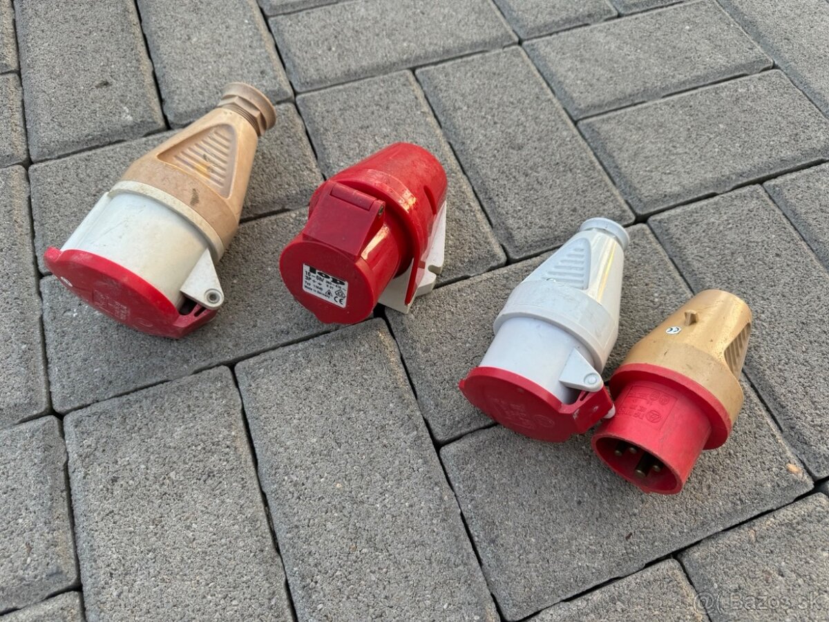 Predám rôzne typy zásuviek 16A-32A 2€/kus Pozri ďalšie moje