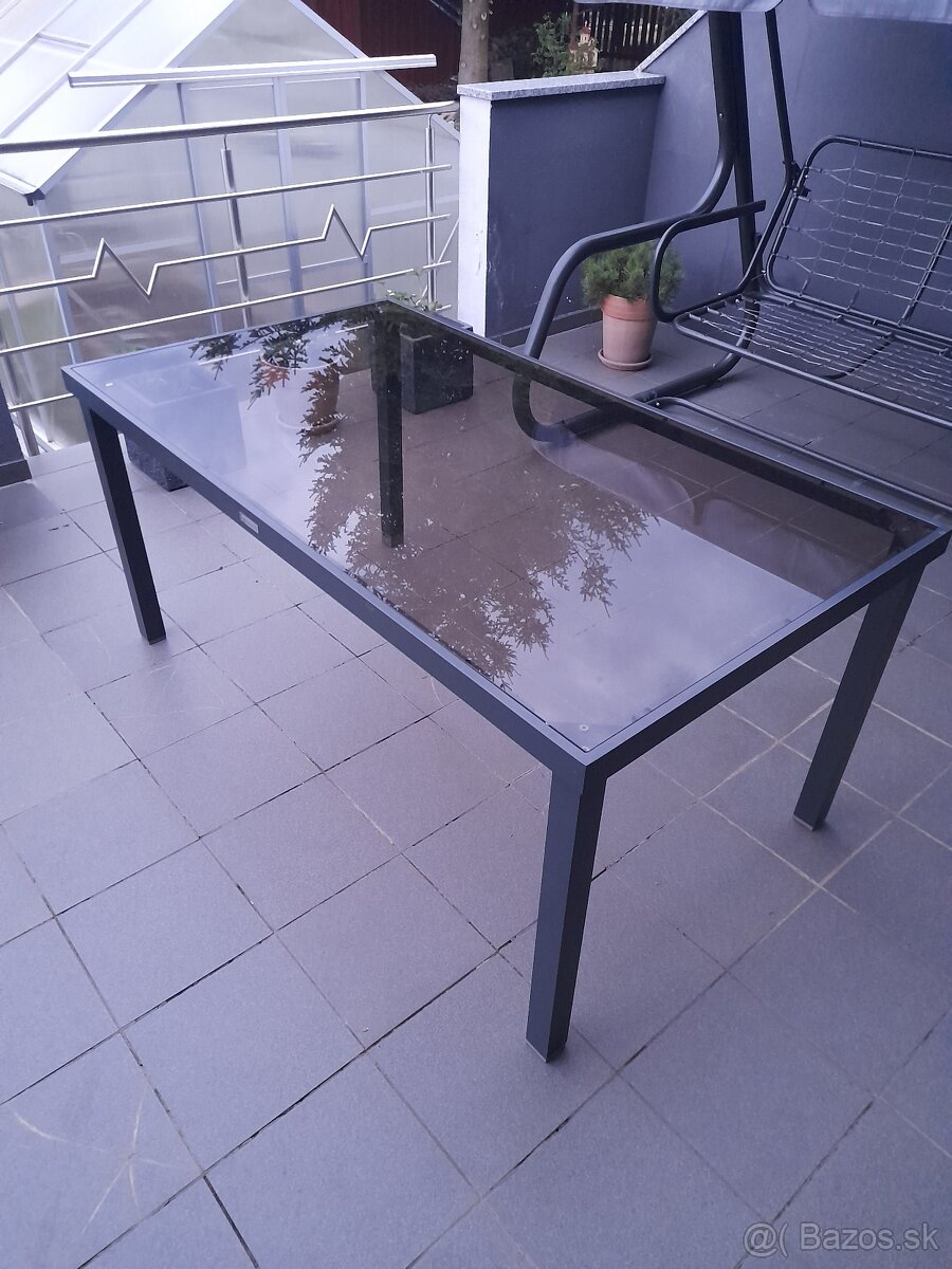 Predám stôl na terasu