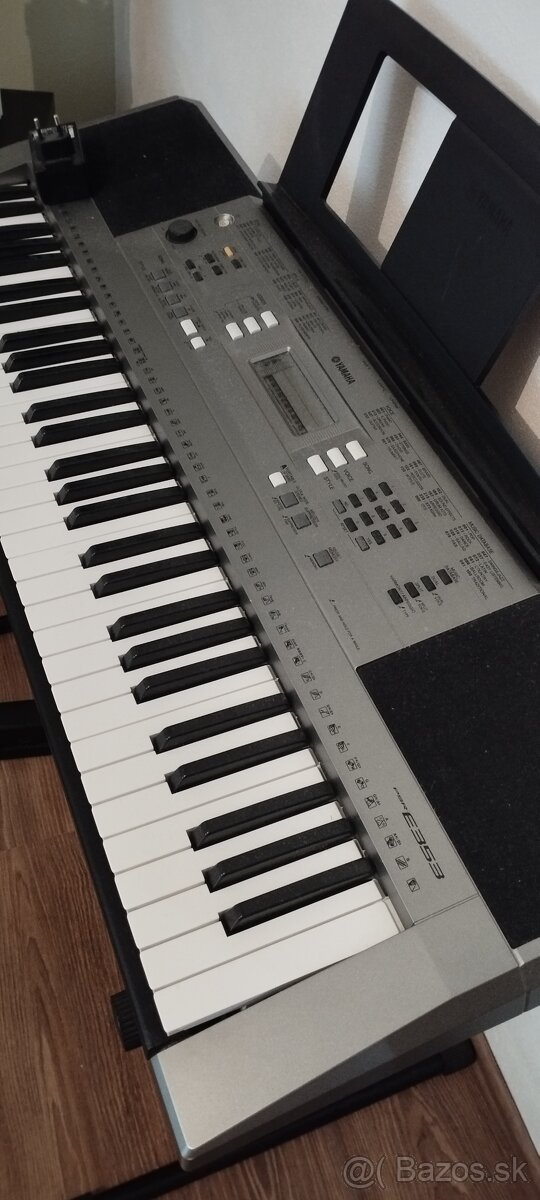 Yamaha PSR E353