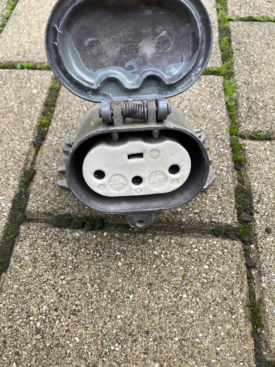 Predám zástrčky  - vidlice na 380V, zasuvková rozvodnica