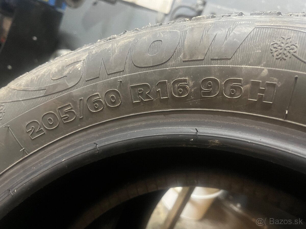 205/60 R16 Sebring snow čisto nové