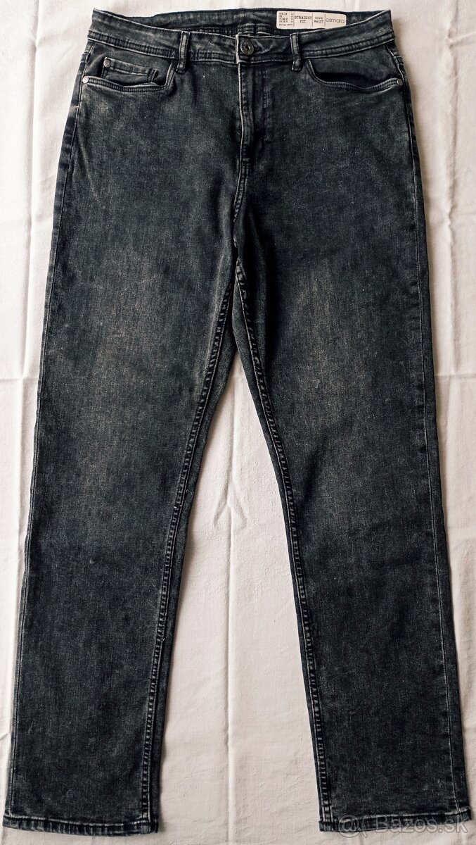 Čierne rifle Esmara