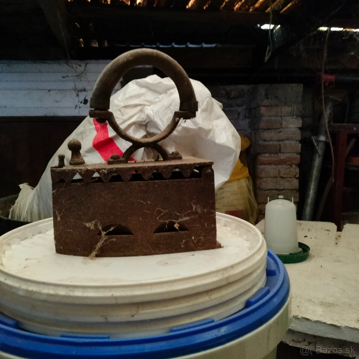 Stará žehlička bazos