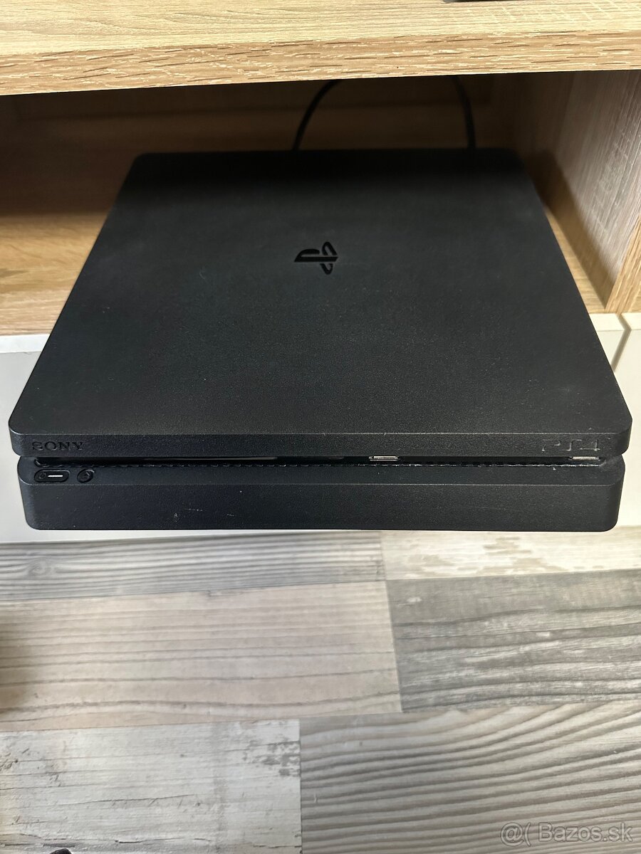 PS 4 slín + hry