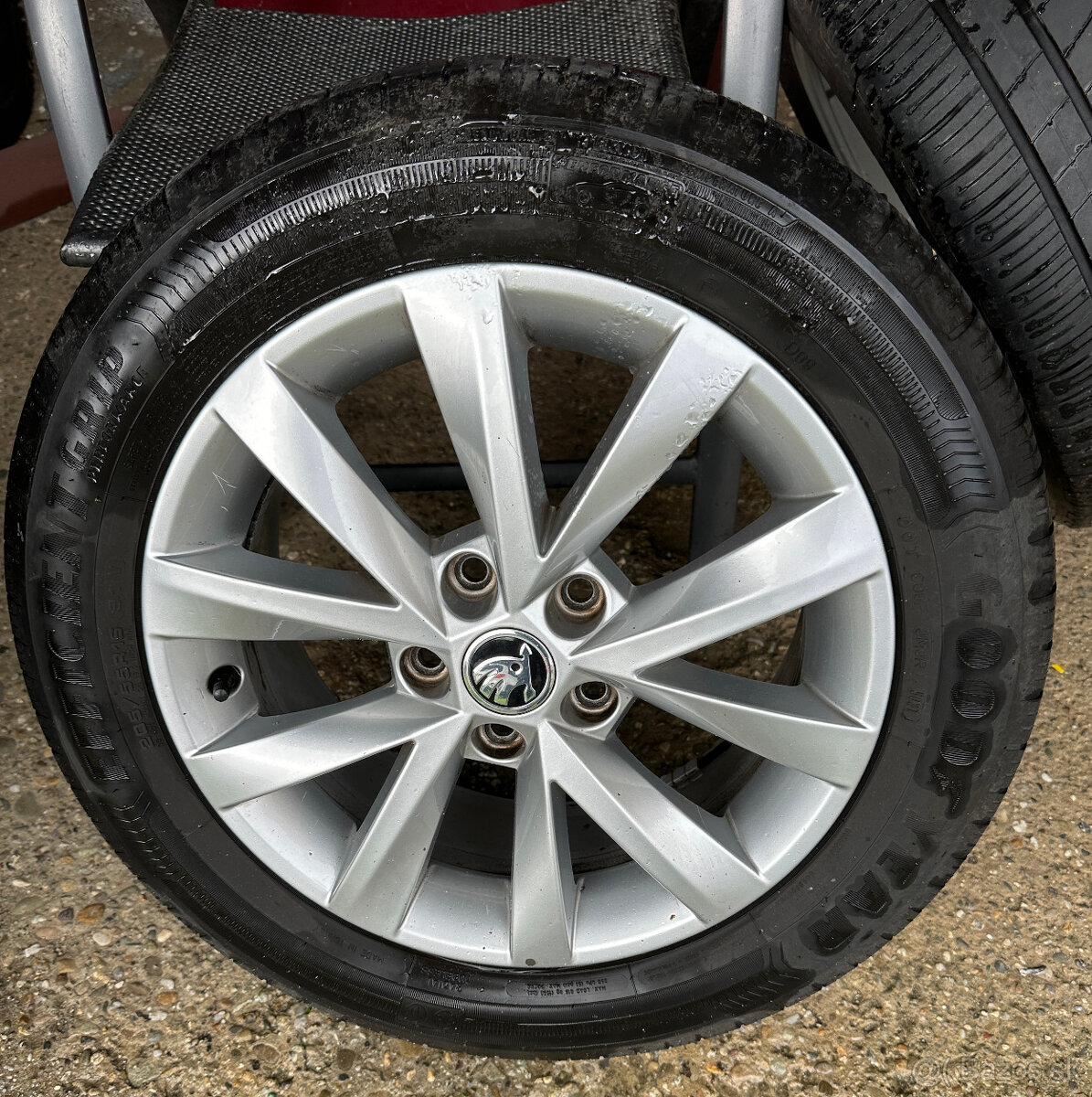 Predám letnú sadu 205/55R16 s diskami 6,5Jx16