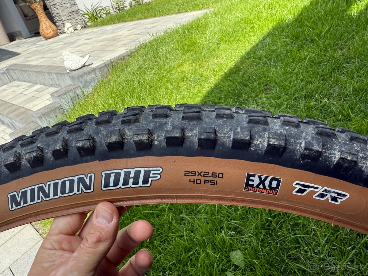 2.6x29 maxxis dhf + 2.4x29 wtb trial boss