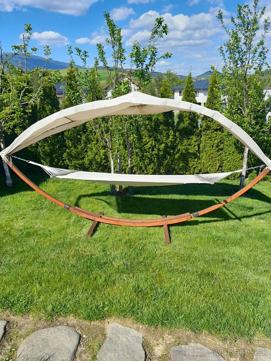 Hojdacia sieť so strieškou