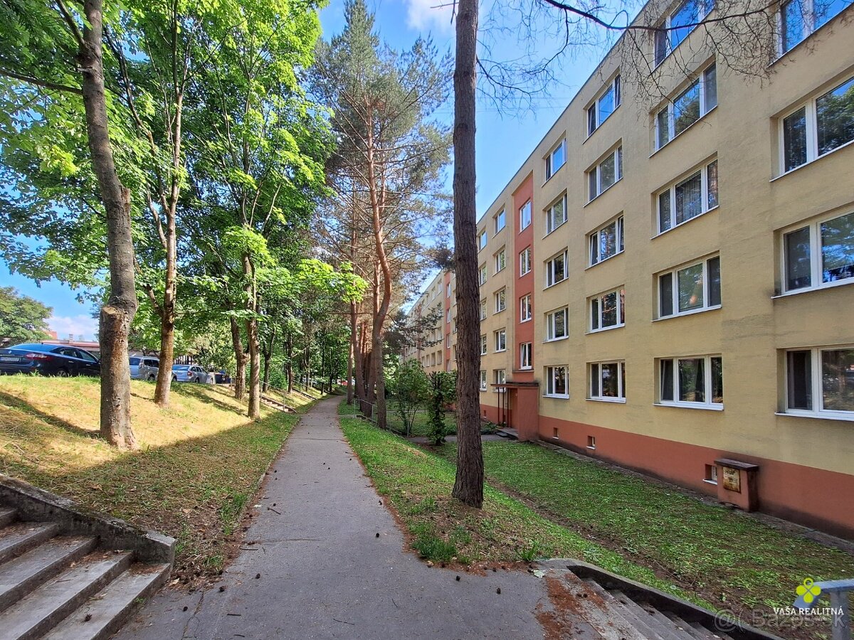 Veľkometrážny 3,5 izbový byt Prievidza Ul. Clementisa