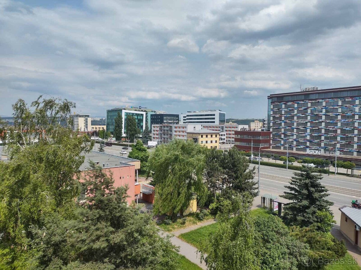 3 izbový, 57m2+6m loggia, Trieda SNP; Košice-Západ