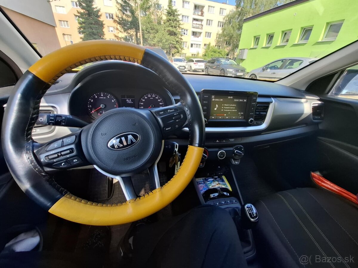Kia stonic gold