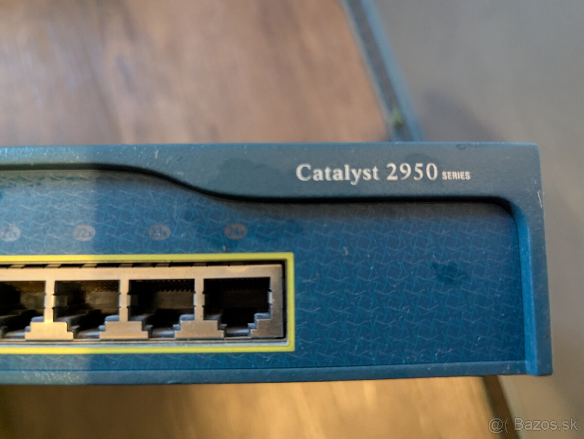 Cisco Catalyst 2950, 24 portov