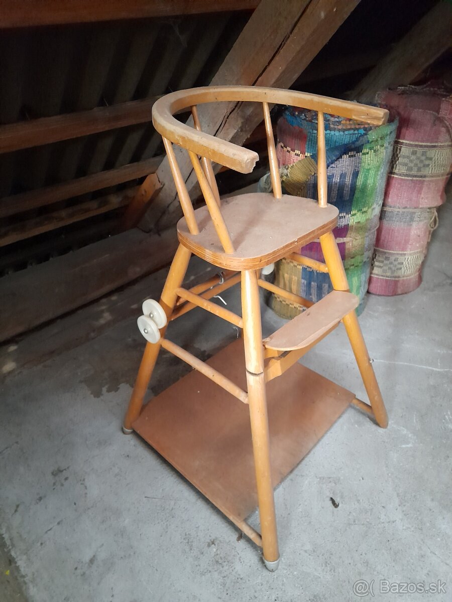 Retro detská vysoká drevená stolička