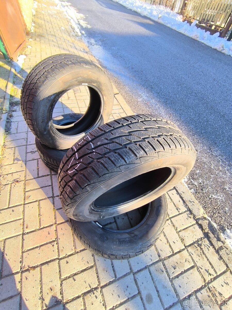 Predám zimné pneumatiky 215/65 R16  Matador sibir snow