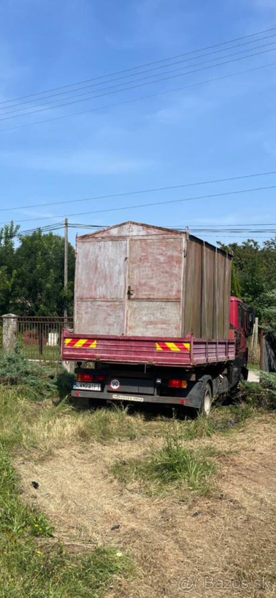 Stavebný domcek na náradie