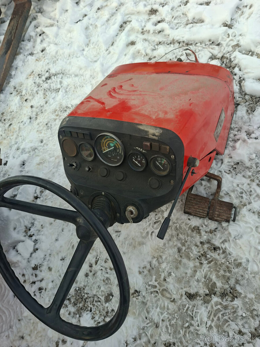 ponúkam panel pristrojovka zetor