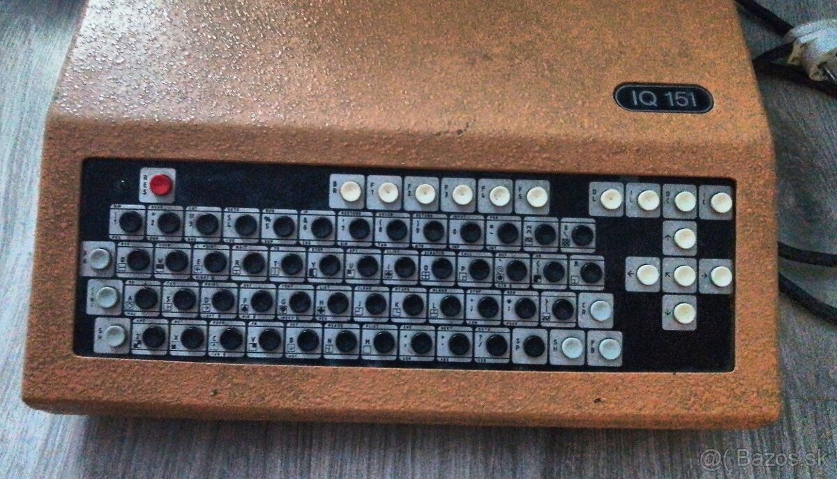 Predám počítač IQ 151 .