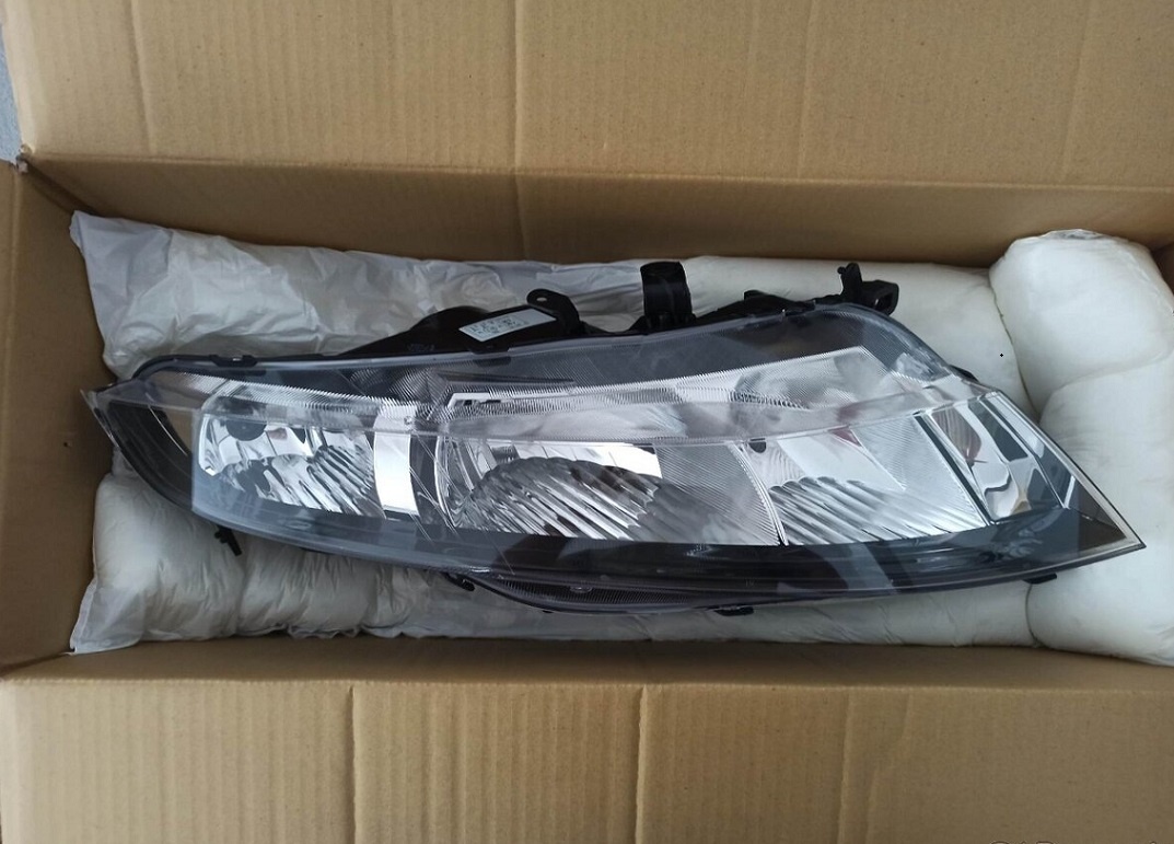 Predam predné svetlá Honda Civic 8g
