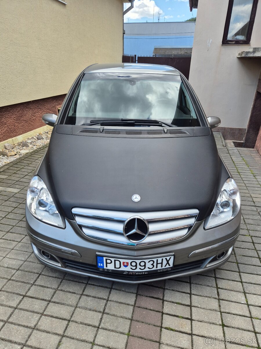Mercedes-Benz B 180