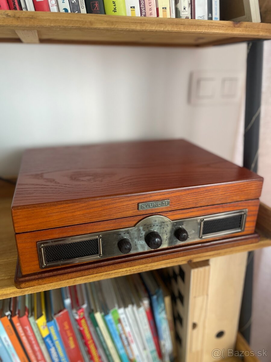 Retro Gramofón + rádio zn.Hyundai