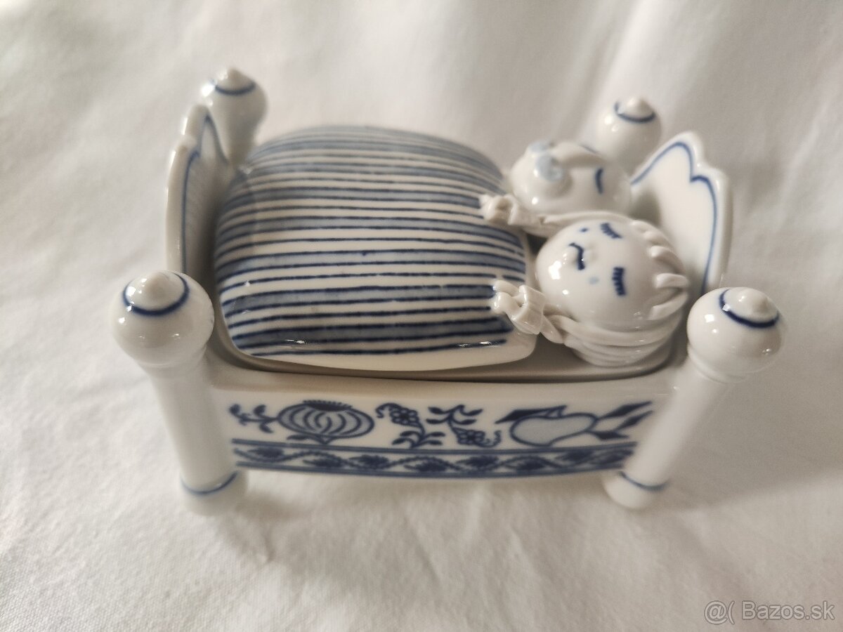 Porcelánová dóza na bonbóny,cibulák, Dubí, limitka
