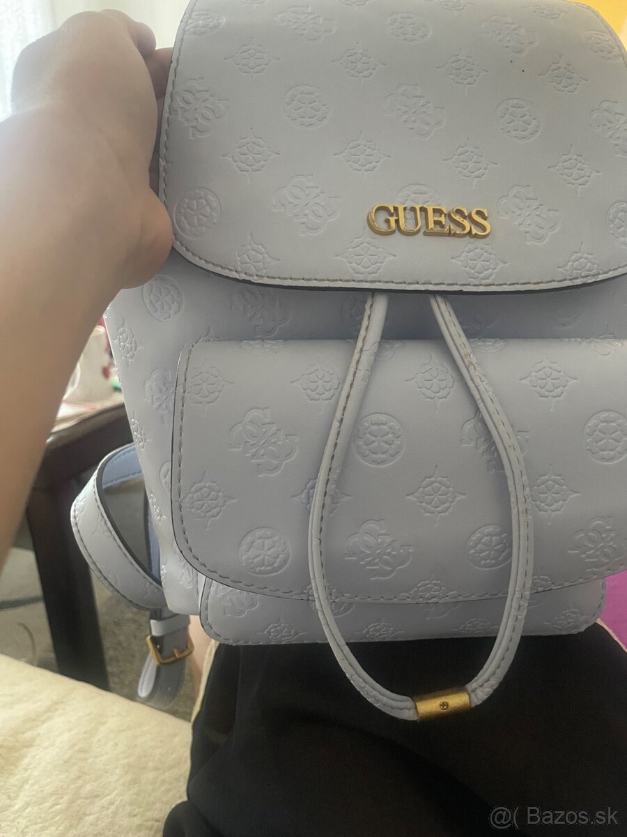 Bledo modrý ruksak Guess