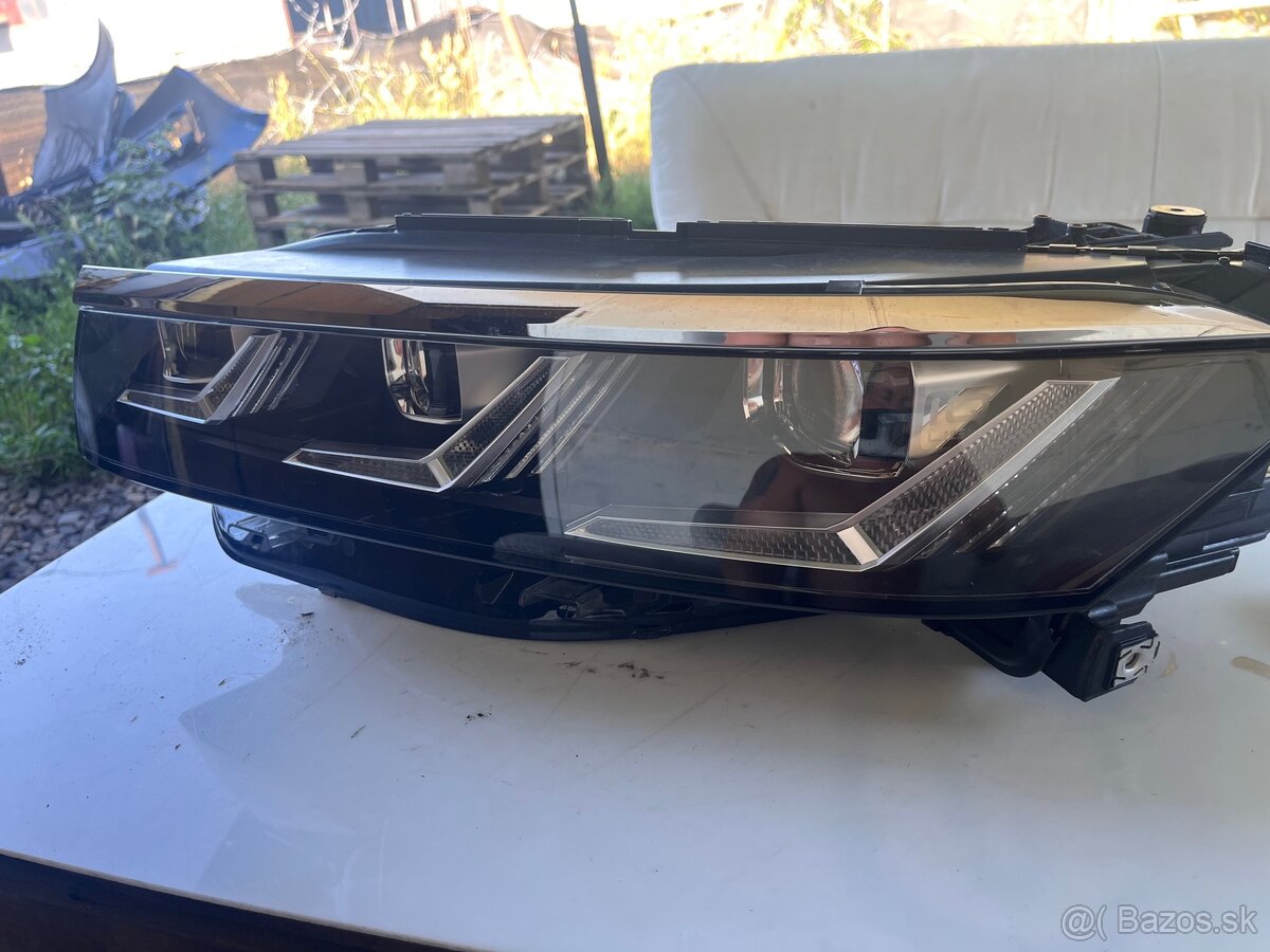 Vw toareg 3 ľavy predný svetlomet