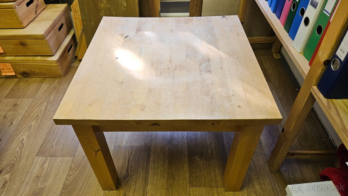 Stolík z masívu IKEA