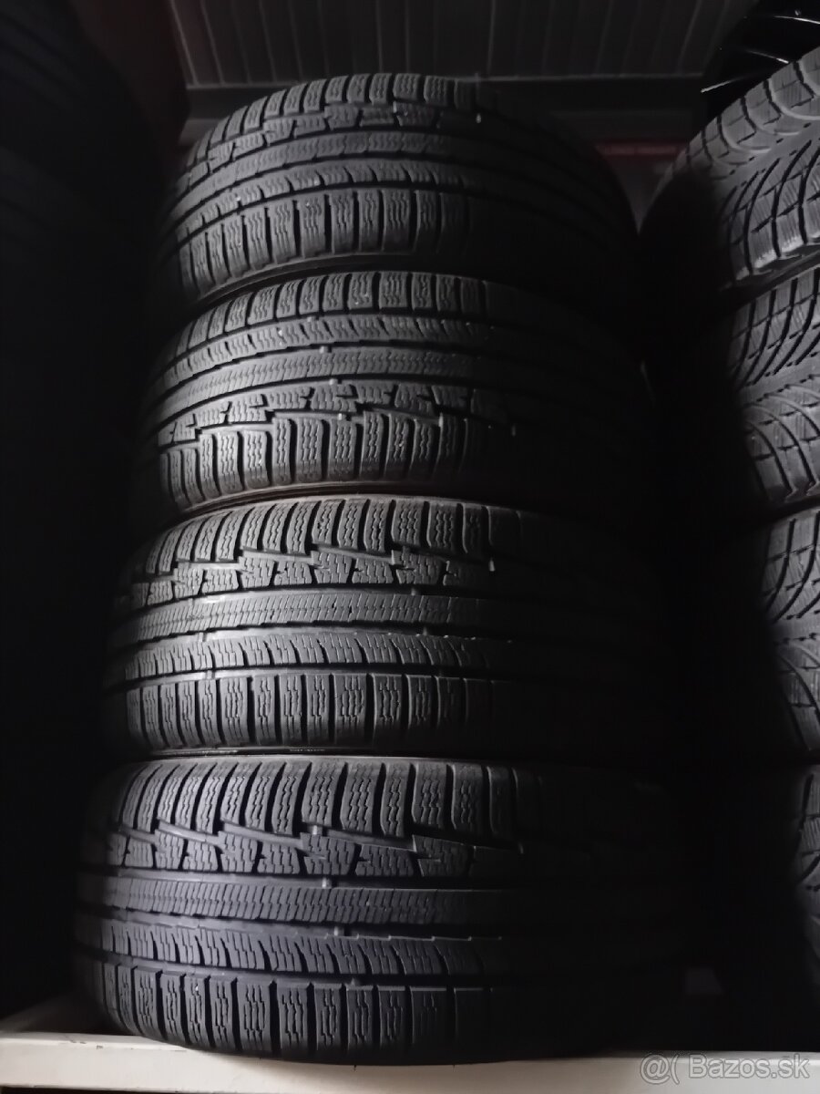 Zánovné zimné pneumatiky Nokian 235/45R18
