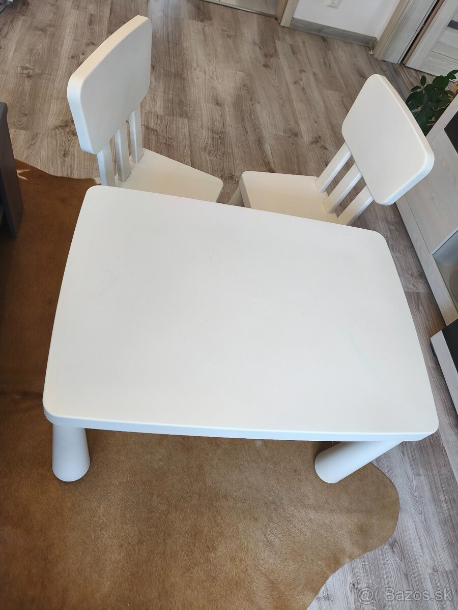 Stôl+ 2 stoličky
