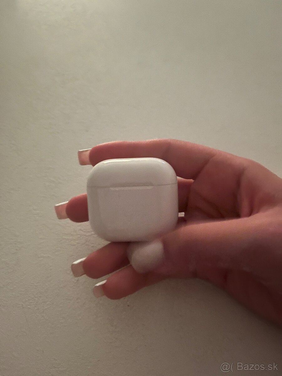 Apple AirPods 2024