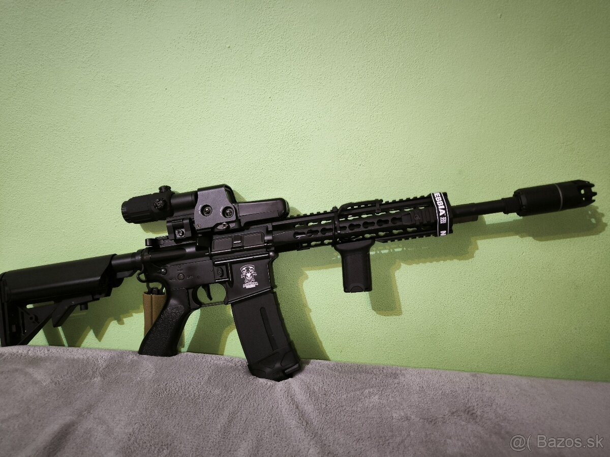 Airsoft M4 Zbraň s Full upgrade.