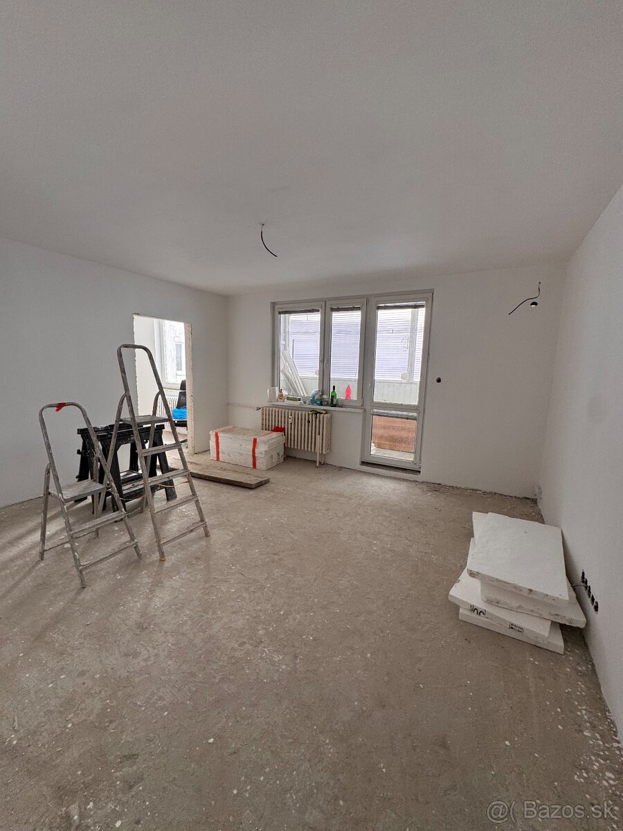 Predaj 4 izbový byt Sídlisko 1. Mája 88m2 s balkónom