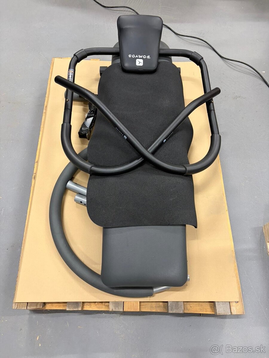 Posilňovací stroj brušných svalov