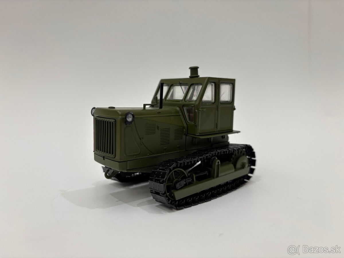 Kovový model Stalinec 100 1:43