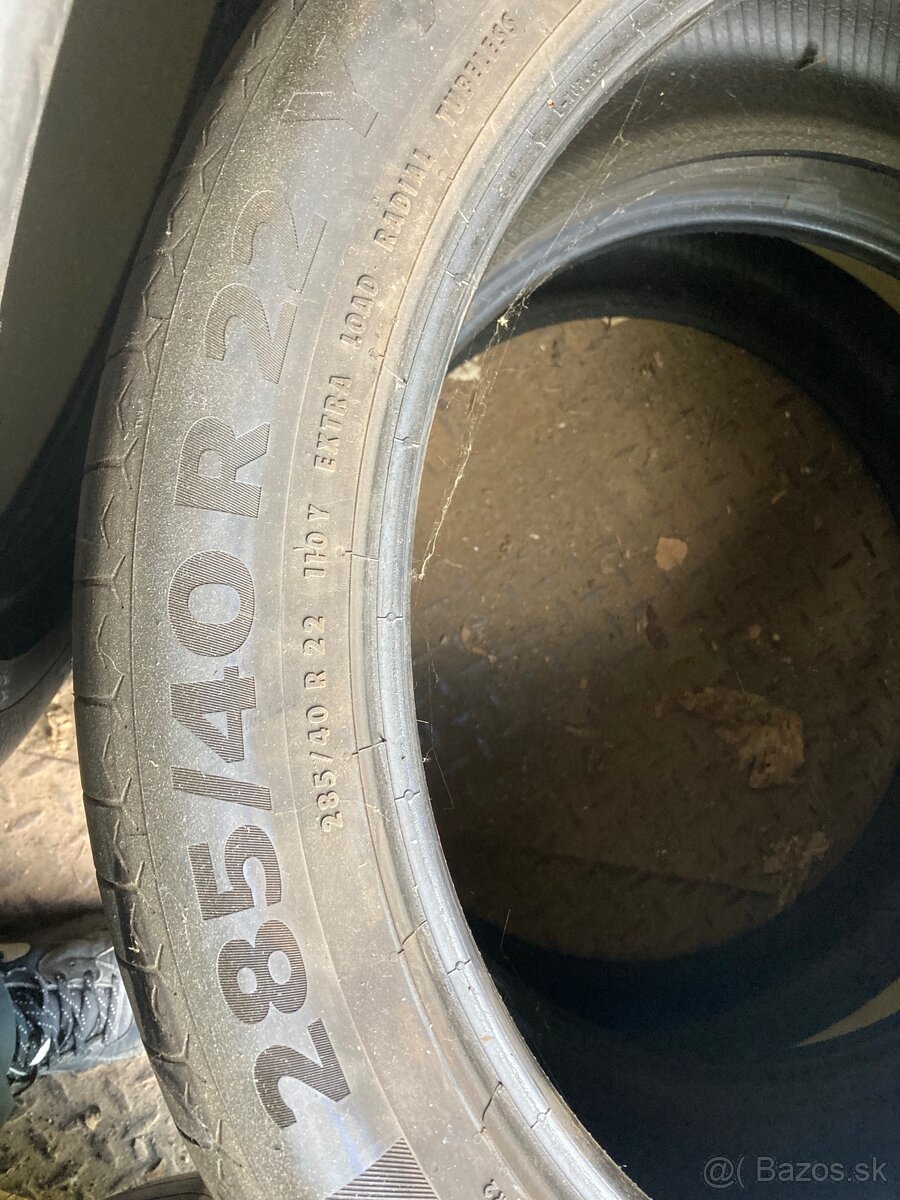 285/40R22 letne